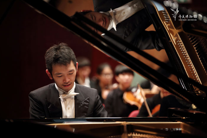 鋼琴家嚴俊傑