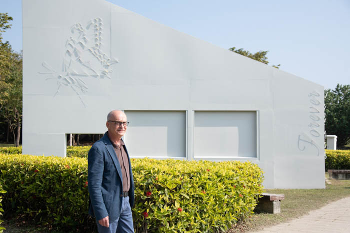 戶外作品《此刻．永恆》由義大利影子大師法布吉歐創作。