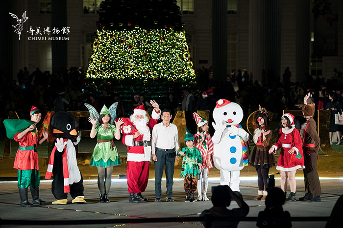 【聖誕週末活動】廖錦祥館長(中)出席亮燈儀式