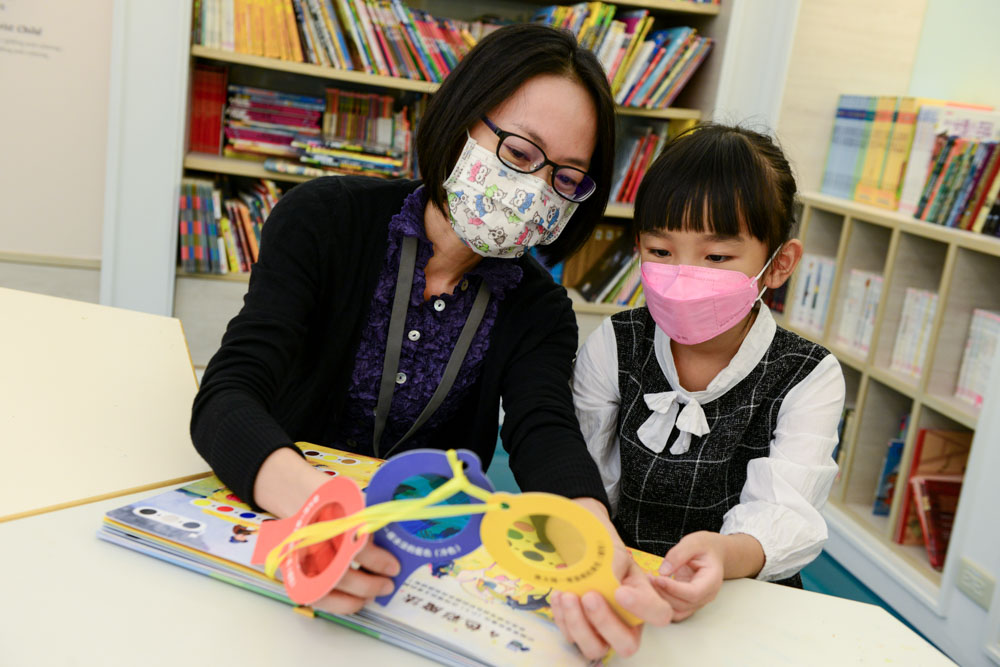 奇美博物館「我的大豐收」夏令營，結合體驗式互動童書，讓孩子輕鬆看懂畫作。