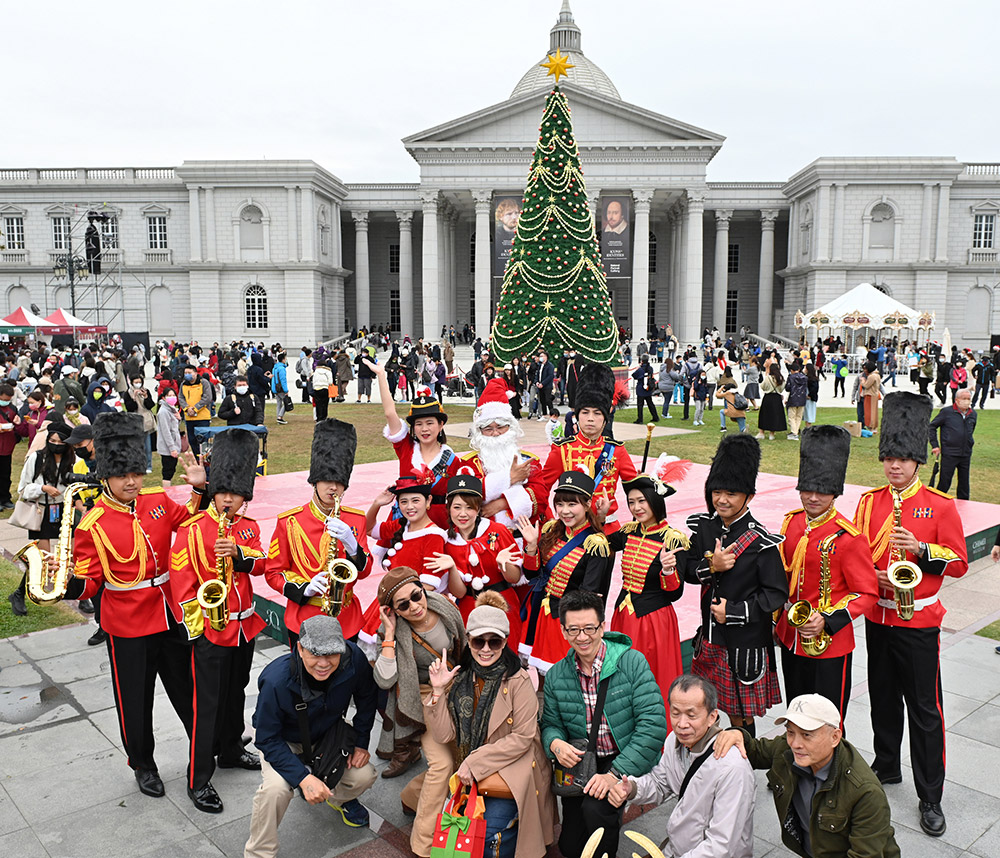 2022奇美聖誕週末，聖誕老公公與英國士兵大遊行。