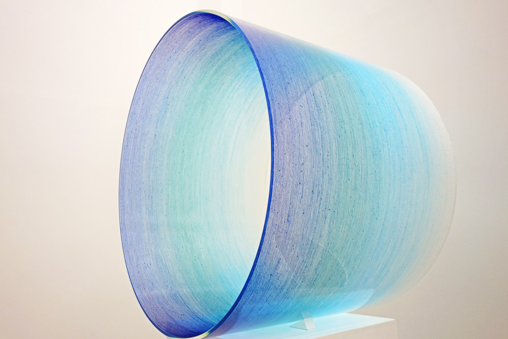 共鳴／中空，2013，壓克力顏料、壓克力管 ©Minako-Ishikawa