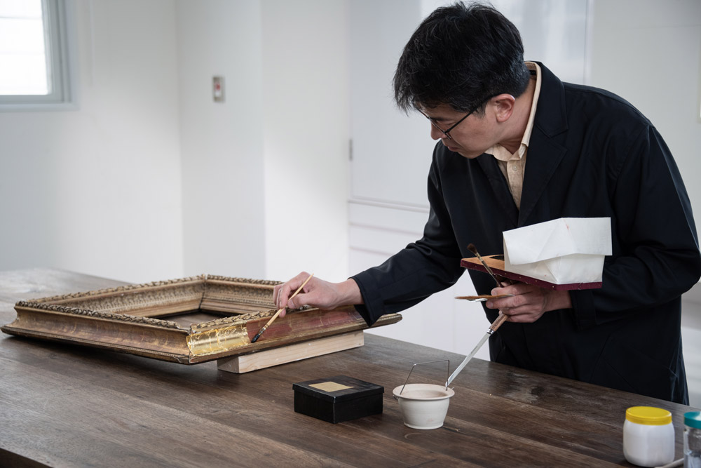 奇美博物館首席修復師吳偉安將在線上課程中親自示範修復技法。