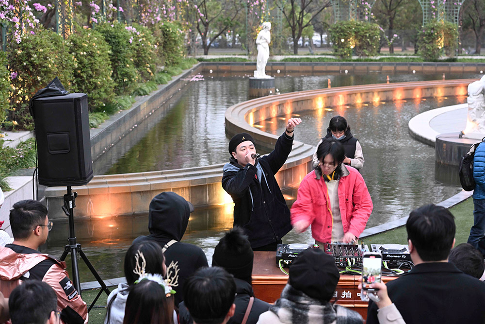 奇美博物館2024聖誕週末，首度在水景庭園舉辦DJ音樂派對。