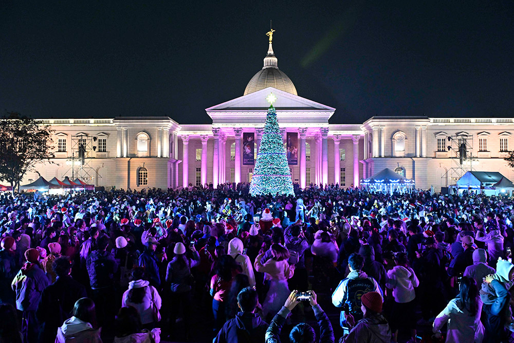 「2024奇美聖誕週末」吸引民眾參與，圖為聖誕大舞會現場。