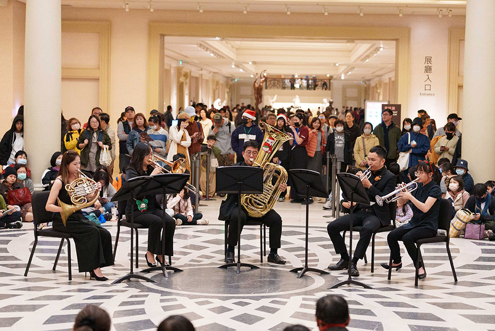 奇美博物館2024聖誕週末，推出豐富的表演節目，圖為「響亮聖誕」銅管五重奏。