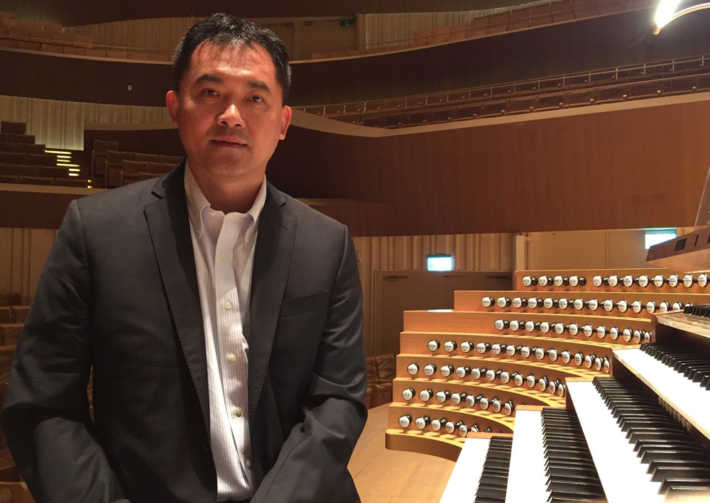 奇美音樂節「提琴炫技、交響輝煌」，管風琴家劉信宏演出衛武營亞洲最大管風琴。圖-劉信宏提供