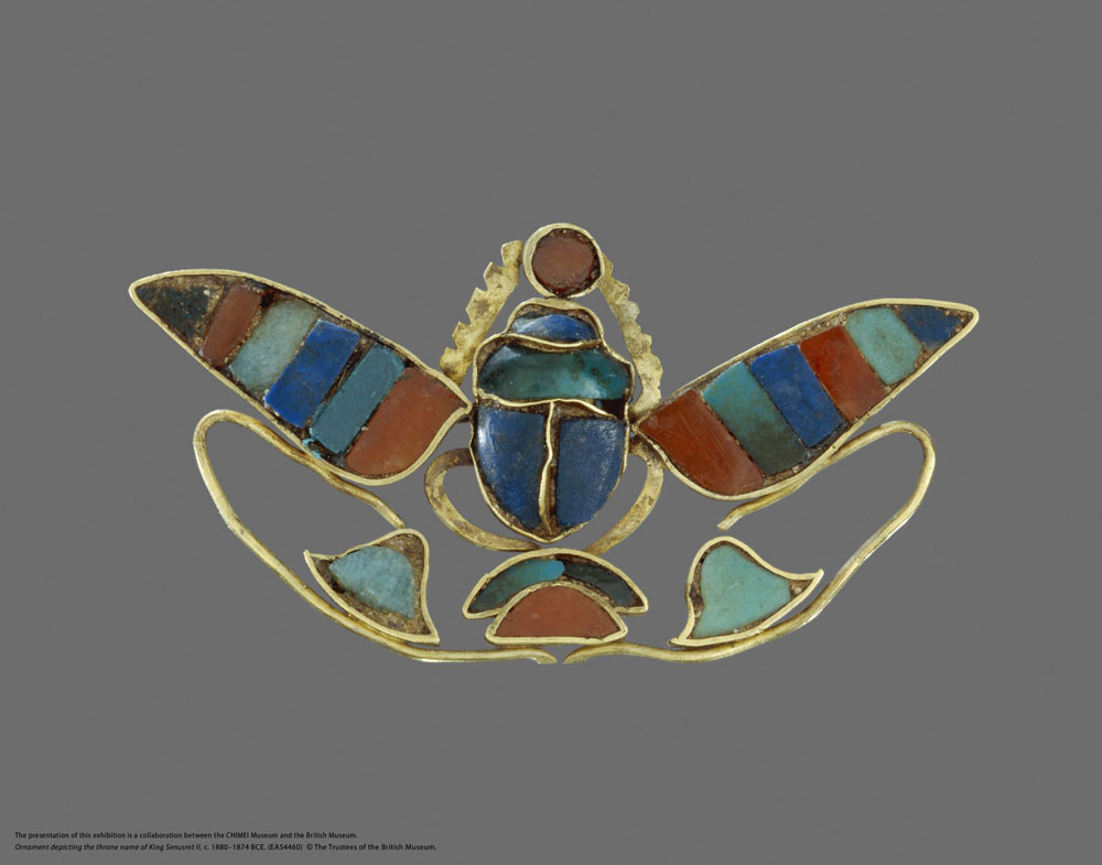描繪辛努塞爾特二世王位名的飾物,約西元前1880–1874年。(EA54460)圖片版權:大英博物館理事會